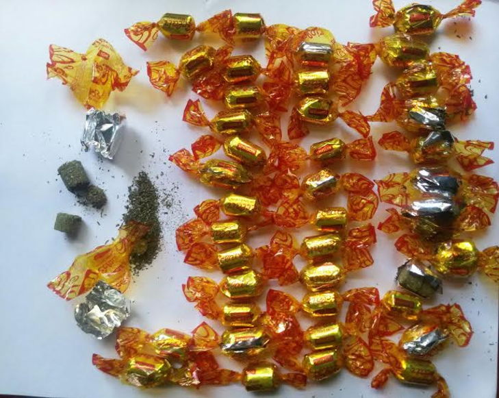 В’язням колонії на Кіровоградщині передали цукерки від Порошенка з наркотою - фото 2