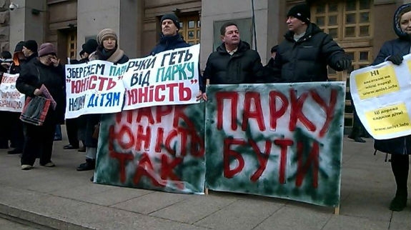 Під Київрадою знову вимагають припинити скандальні забудови - фото 1