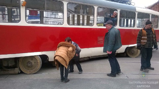У Харкові під вікнами Кернеса стався "трамвайний дрифт" - фото 3