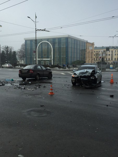 У центрі Харкова не роз’їхалися авто: троє постраждалих  - фото 3