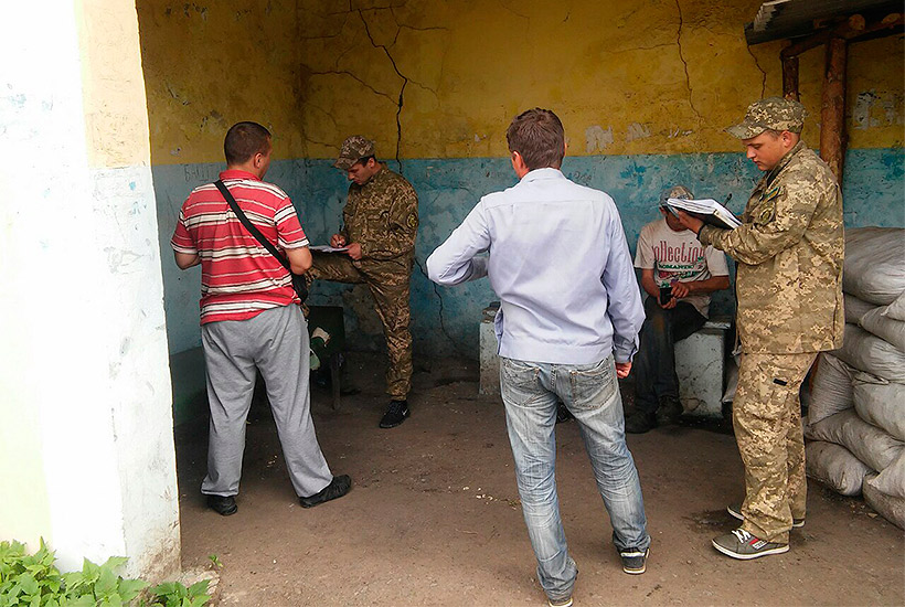 Харківські військові затримали наркоперевізників у зоні АТО  - фото 1