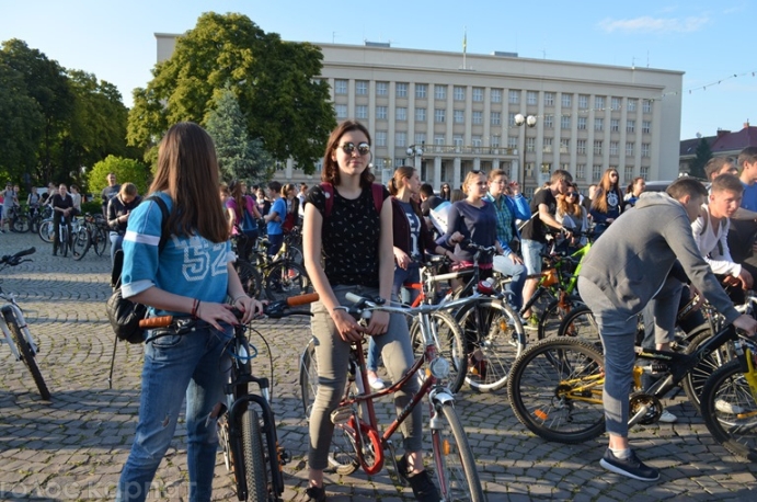 В Ужгороді тисяча велосипедистів доводили, що місто для них - фото 2