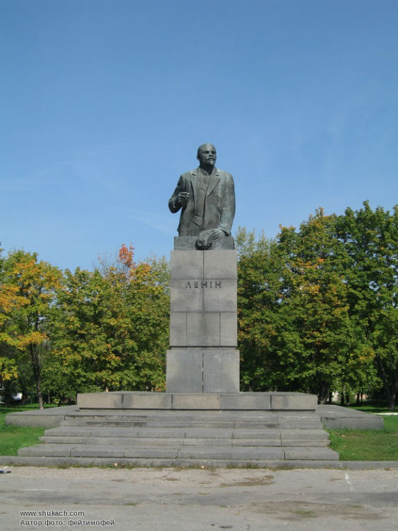 На Харківщині поламали ще один пам'ятник Леніну (ФОТО, ДОПОВНЕНО) - фото 3
