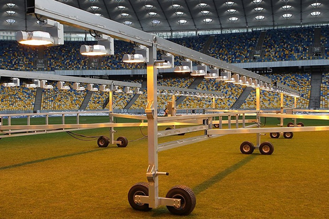 Як готують газон "Олімпійського" до матчу з "Ман Сіті" - фото 1