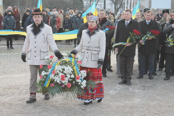 В Ужгороді розгорнули 100-метровий прапор України - фото 1