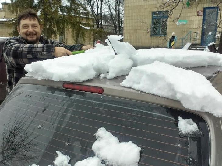З снігових заметів на Полтавщині дістали 14 автомобілів та 23 людей - фото 1
