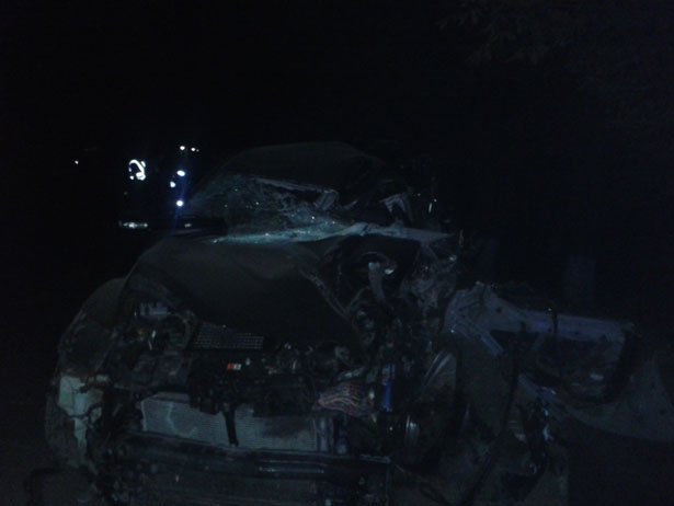 На Сумщині рятувальники за допомогою спецобладнання звільняли водія з понівеченого авто   - фото 1
