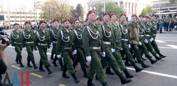 Захарченко виведе на "путінський парад" в Донецьку півтори тисячі бойовиків (ФОТО) - фото 1