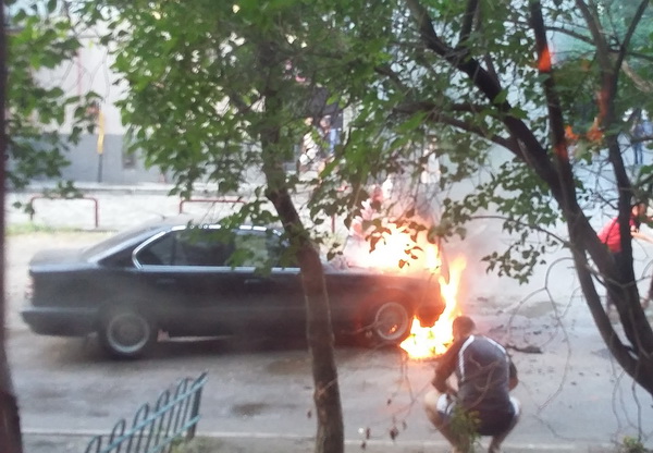 У Дніпропетровську вибухнув автомобіль - фото 1