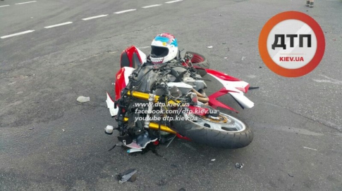 Біля столичного вокзалу на мотоциклі розбився екс-зять Блохіна (ФОТО) - фото 2