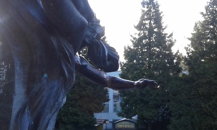 На Львівщині напередодні Пасхи пам'ятнику повернули відпиляну руку - фото 2