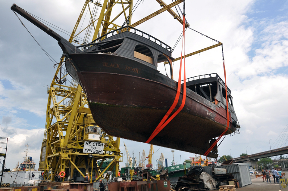 До Одеського порту завітала на ремонт вінтажна "Чорна перлина" - фото 1