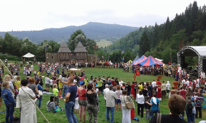 Як тусили на середньовічному фестивалі у Тустані (ФОТО, ВІДЕО) - фото 1