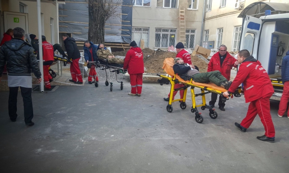 В Одесу прибув борт з 15 пораненими воїнами АТО - фото 2