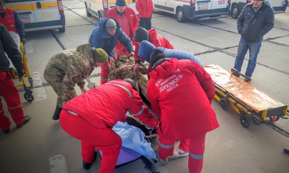 В Одесу прибув борт з 15 пораненими воїнами АТО - фото 3