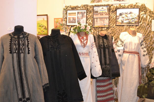 У Кіровограді відкрили виставку народного жіночого одягу Луганщини - фото 1