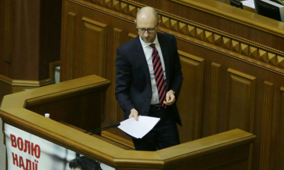 Які жести показував нардепам Яценюк під час звіту - фото 1 Які жести показував нардепам Яценюк під час звіту - фото 1