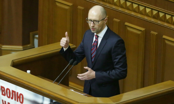 Які жести показував нардепам Яценюк під час звіту - фото 3 Які жести показував нардепам Яценюк під час звіту - фото 3