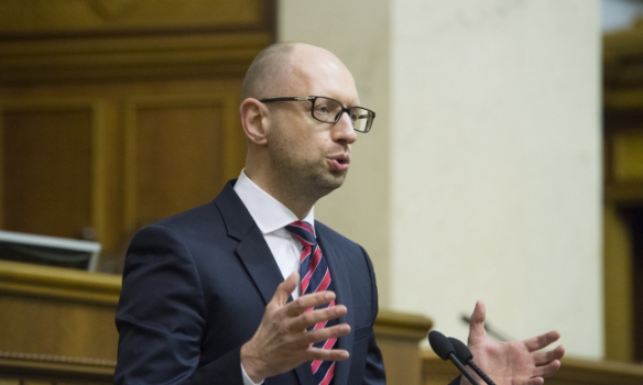 Які жести показував нардепам Яценюк під час звіту - фото 5 Які жести показував нардепам Яценюк під час звіту - фото 5