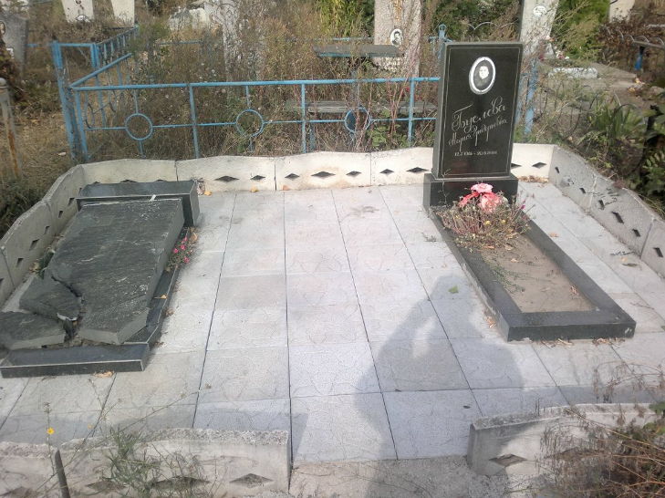 На Кропивниччині вандали розтрощили п'ять могил - фото 1