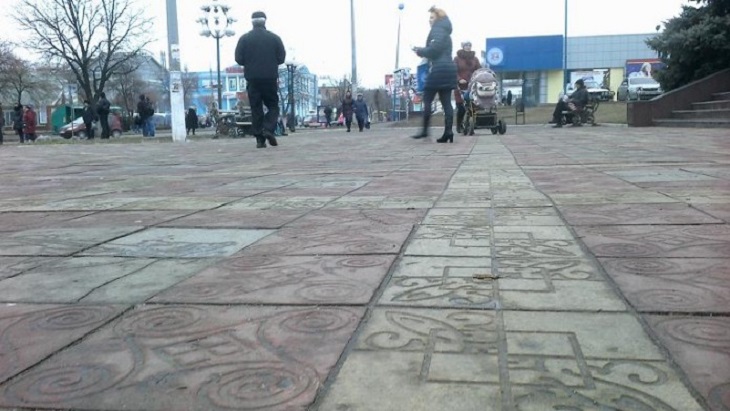 На Дніпропетровщині думають як замінити плитку через повагу до язичницьких богів - фото 1