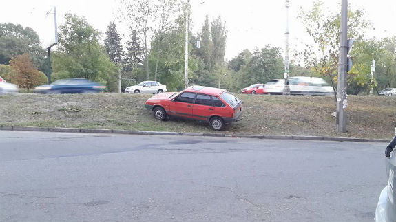 У столиці водій-віртуоз став переможцем конкурсу "Паркуюсь, як жлоб" - фото 1