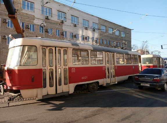 Транспортний колапс у Києві: Трамваї припинили свою роботу - фото 1