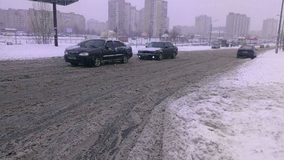 Дороги столиці накрив сніговий колапс  - фото 2