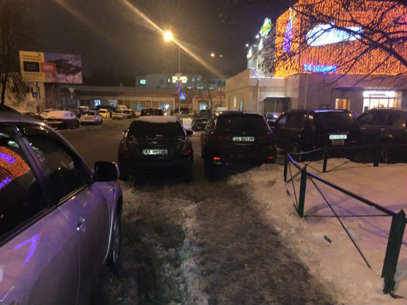 У Києві одразу два водії стали переможцями конкурсу "Паркуюсь, як дегенерат" - фото 1