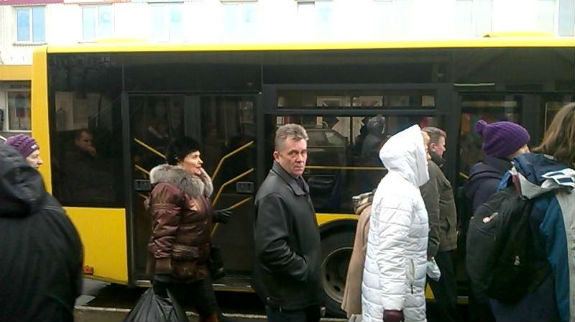 Столичні водії автобусів думають, що працюють на маршрутках  - фото 2