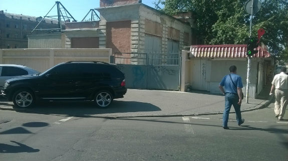 У Києві водій джипу став переможцем конкурсу "Паркуюсь, як жлоб" - фото 2