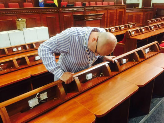У Київраді демонтували кнопки для голосування депутатів  - фото 1