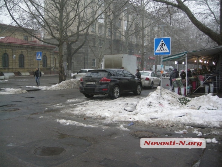У центрі Миколаєва дівчина на "пекельній" іномарці врізалась у Volkswagen - фото 3