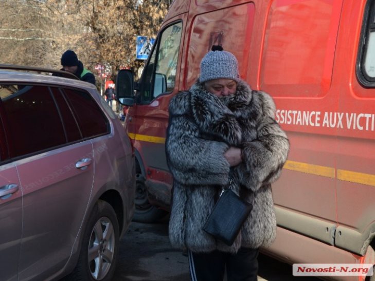У центрі Миколаєва мати одіозного бізнесмена втрапила в ДТП з військовим автомобілем - фото 3