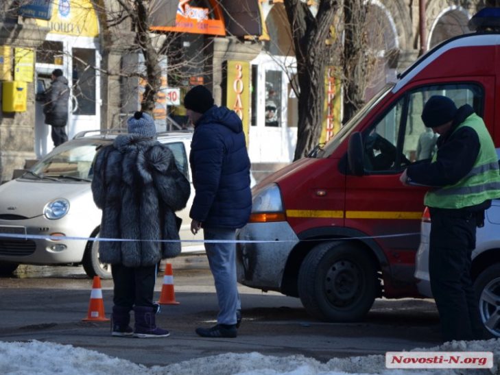 У центрі Миколаєва мати одіозного бізнесмена втрапила в ДТП з військовим автомобілем - фото 2