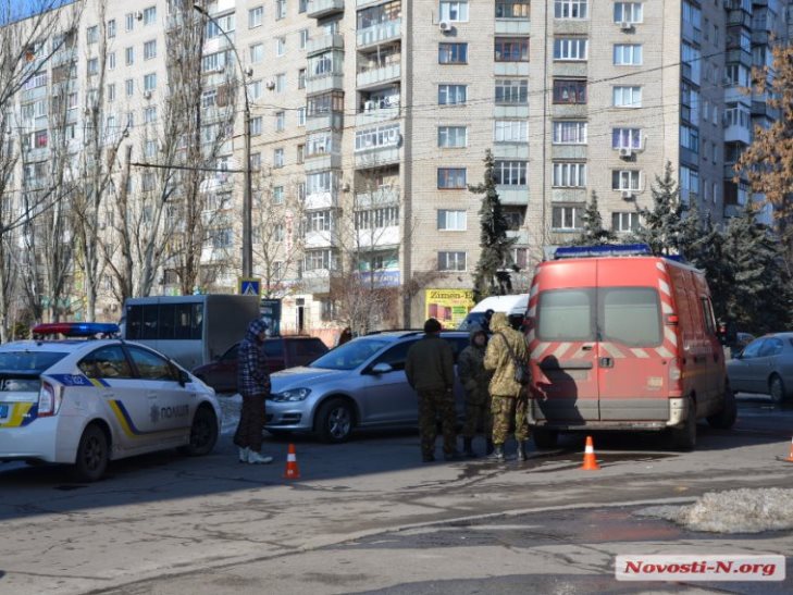 У центрі Миколаєва мати одіозного бізнесмена втрапила в ДТП з військовим автомобілем - фото 1