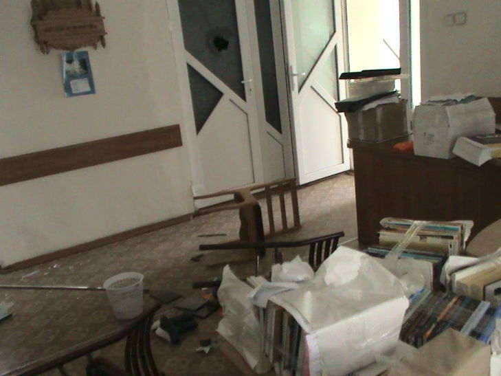 Окупанти розтрощили приміщення фонду "Крим" - фото 1