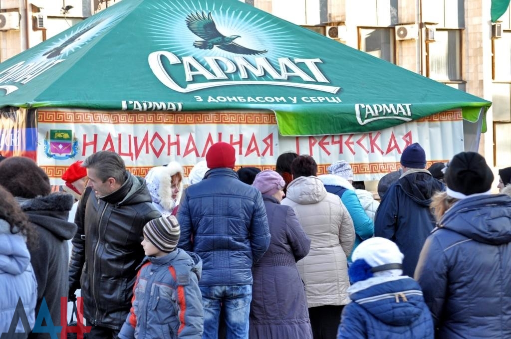 Поки весь світ вшановував жертв Голодомору, в окупованому Донецьку влаштували фестиваль їжі - фото 7