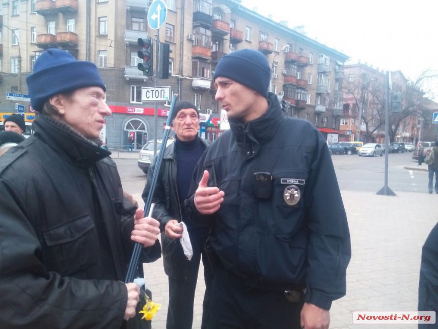 У Миколаєві невідомі в масках напали на мітинг комуністів - фото 6