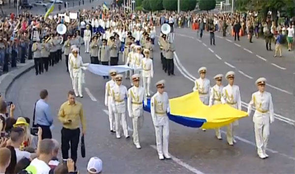 Як українські олімпійці з оркестром крокують Києвом - фото 1