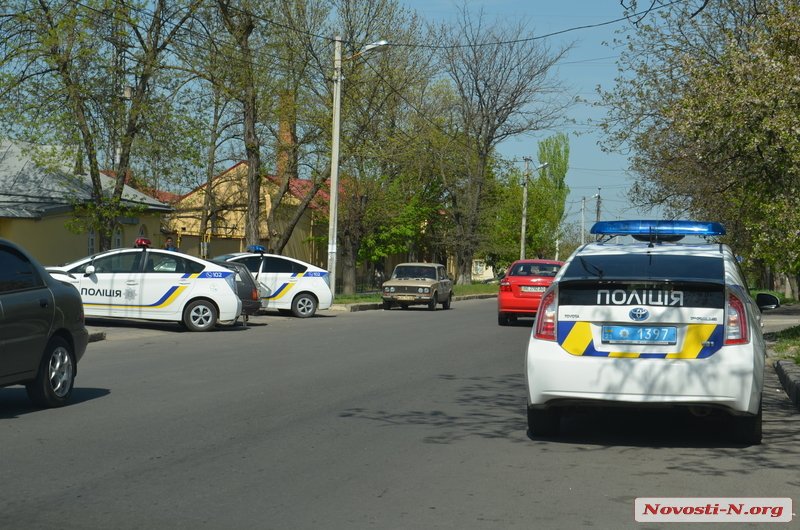 У Миколаєві Opel протаранив Prius патрульних