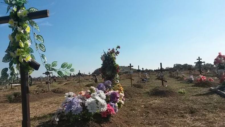 За рік кладовище терористів у Донецьку розрослося втричі і займає сім гектарів - фото 4
