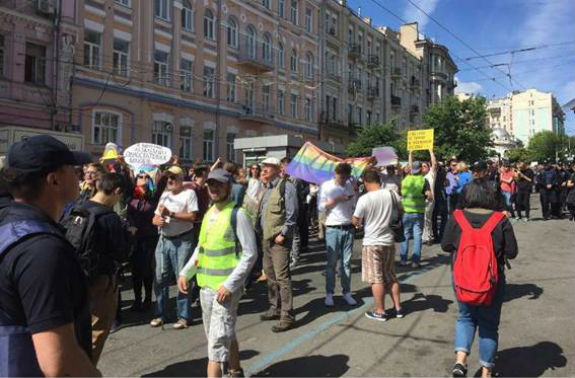 У Києві проходить Марш рівності (ХРОНІКА) - фото 2