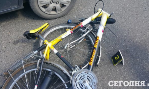 У Києві збили двох велосипедистів: постраждалі в лікарнях  - фото 1