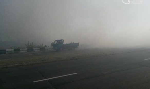 У Маріуполі на під'їзді до аеропорту виникла пожежа (ФОТО) - фото 4