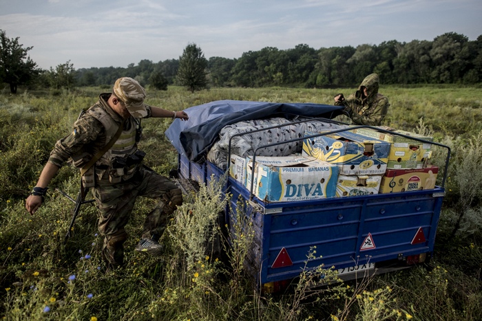 На лінію фронту: Як працюють нелегальні водні переправи через Сіверський Донець (ФОТО) - фото 4