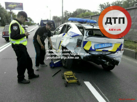 Розбита чергова автівка патрульних поліцейськихх, є постраждалі (ФОТО) - фото 1