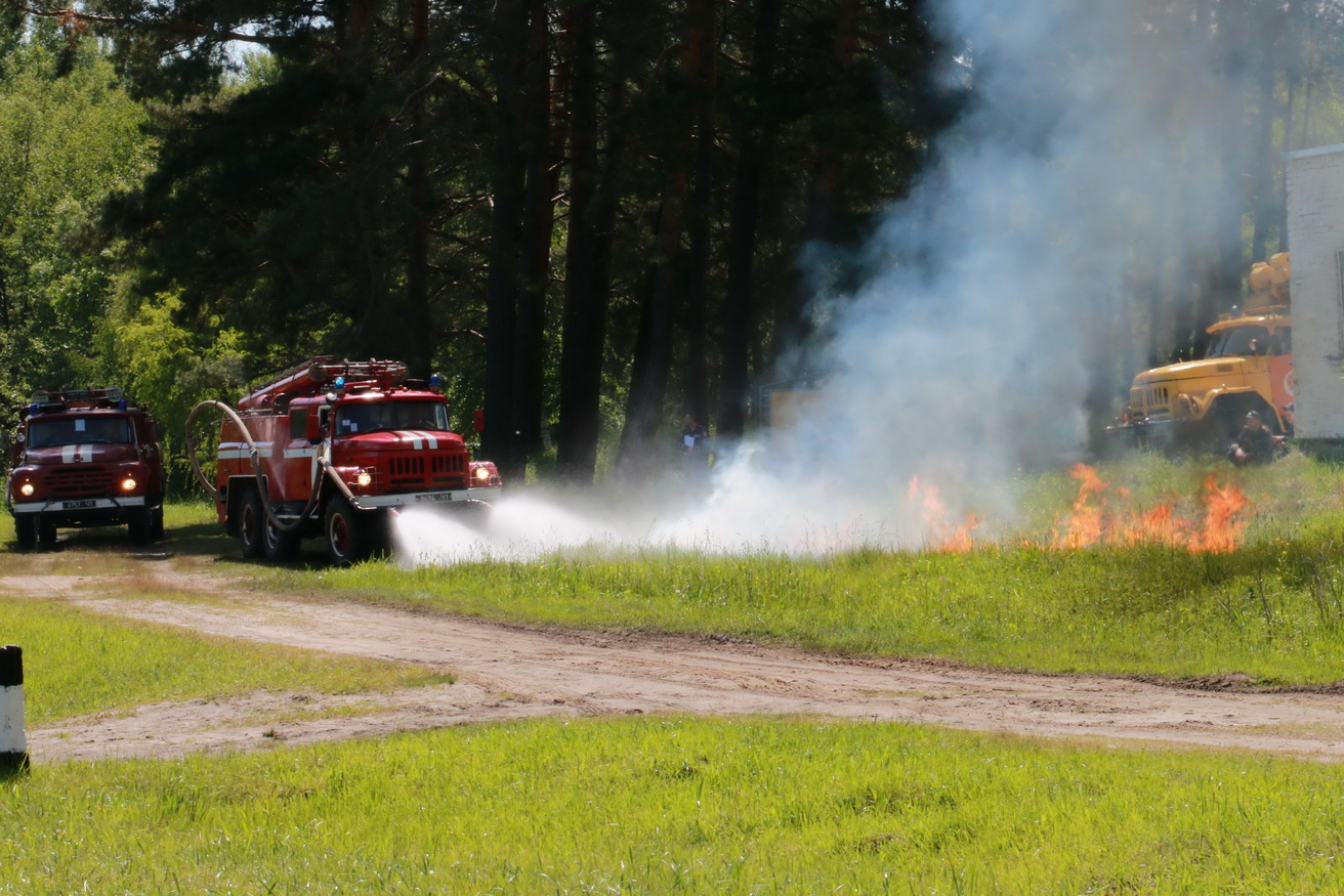На Харківщині гасили ліс з гелікоптеру та зупиняли вибухи  - фото 8