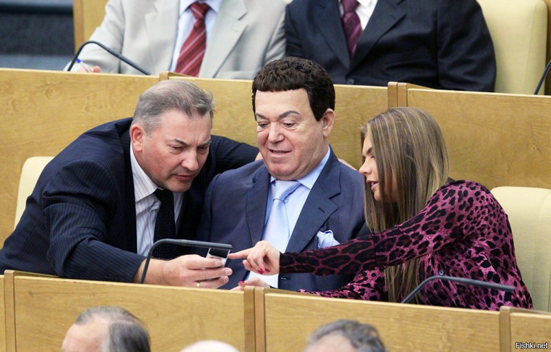 Як російські депутати розважаються у Державній Думі  - фото 25