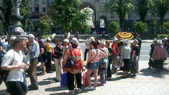 За мітинг під Київрадою платять 10-15 гривень (ФОТО) - фото 1